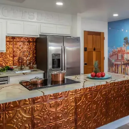 Western Themed Old Town Scottsdale Condo With King Bed And Community Pool
